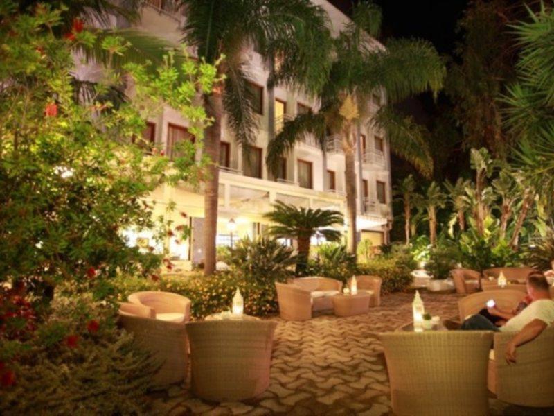 فندق سانتّانييلّوفي  فندق كارافيل المظهر الخارجي الصورة